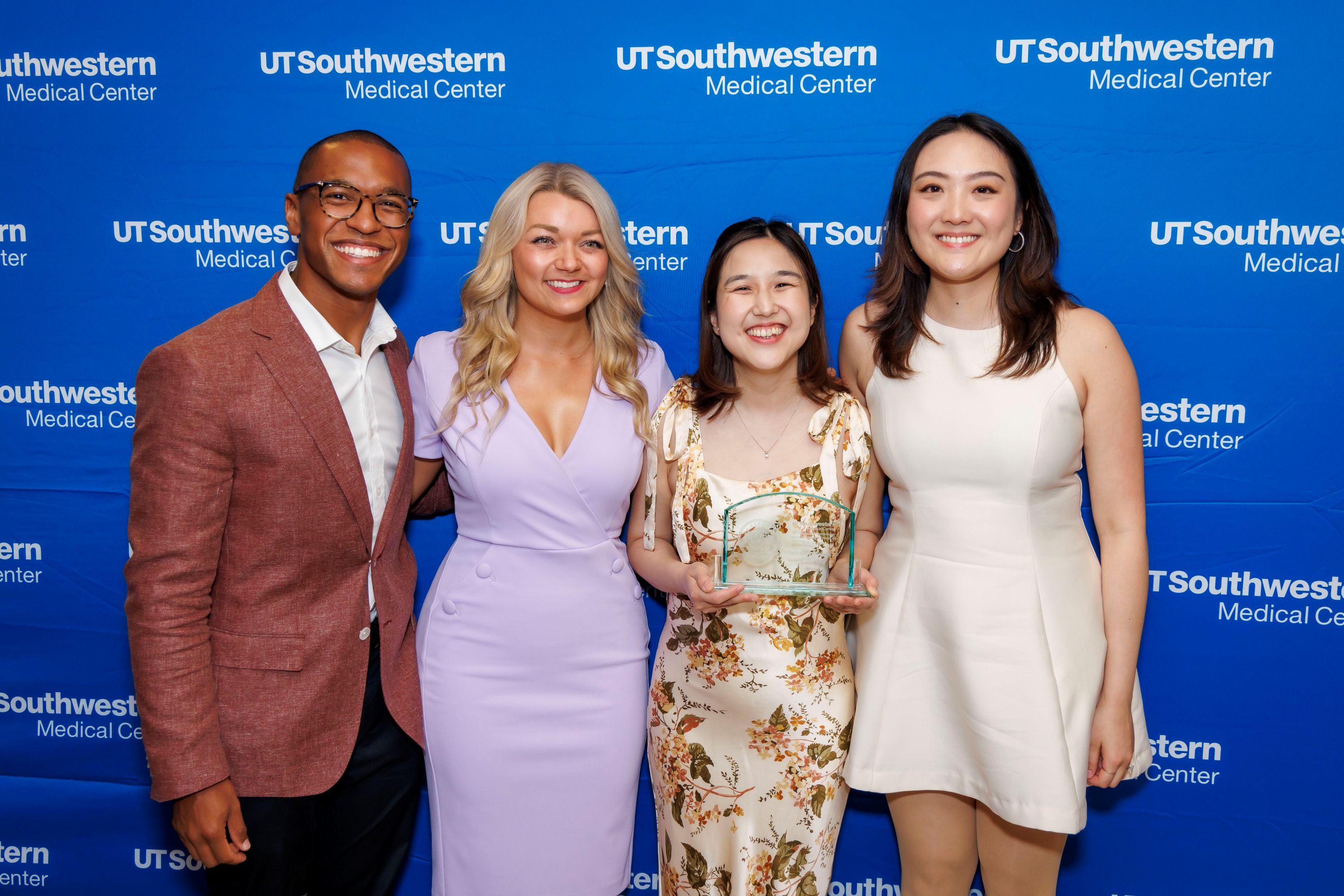 Chief Residents Accept Award for Dr. Wanat Hawthorne