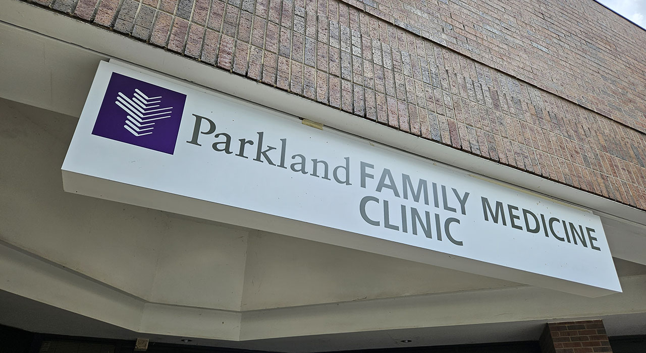 The front entrance and sign of the Parkland Family Medicine Clinic