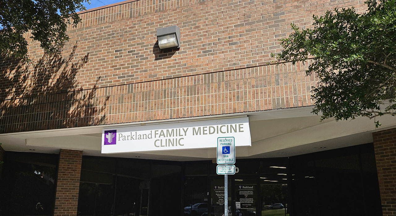 The front entrance and sign of the Parkland Family Medicine Clinic