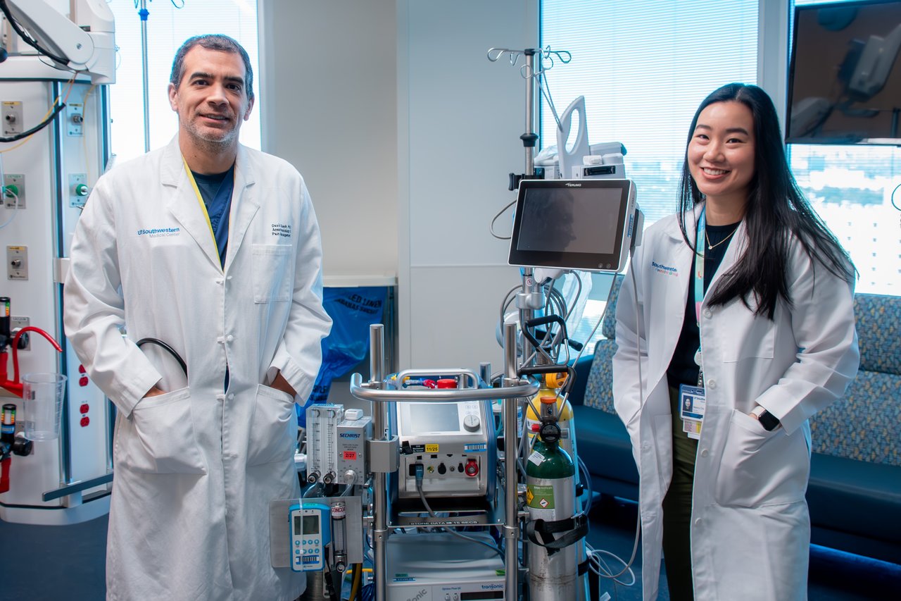 Dr. Chung and Dr. Davila posed next to clinical research equipment