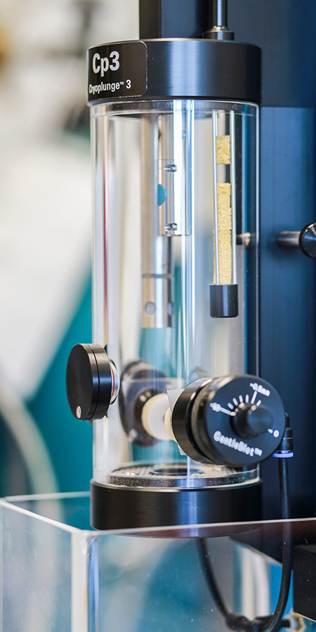 Photo of the Gatan Cryo-plunge