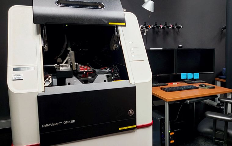 DeltaVision OMX SR microscope
